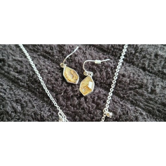 Avon necklace with stone - Picture 5 of 5